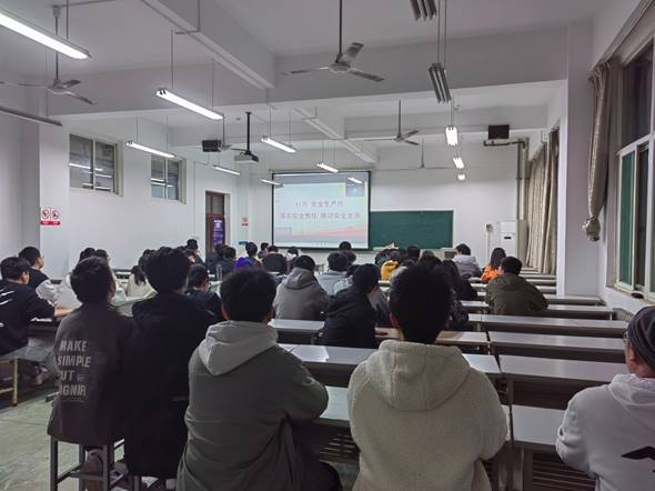 说明: D:\desktop\电信成人导航
-观看防火安全防范应急培训照片\微信图片_20211117210057.jpg